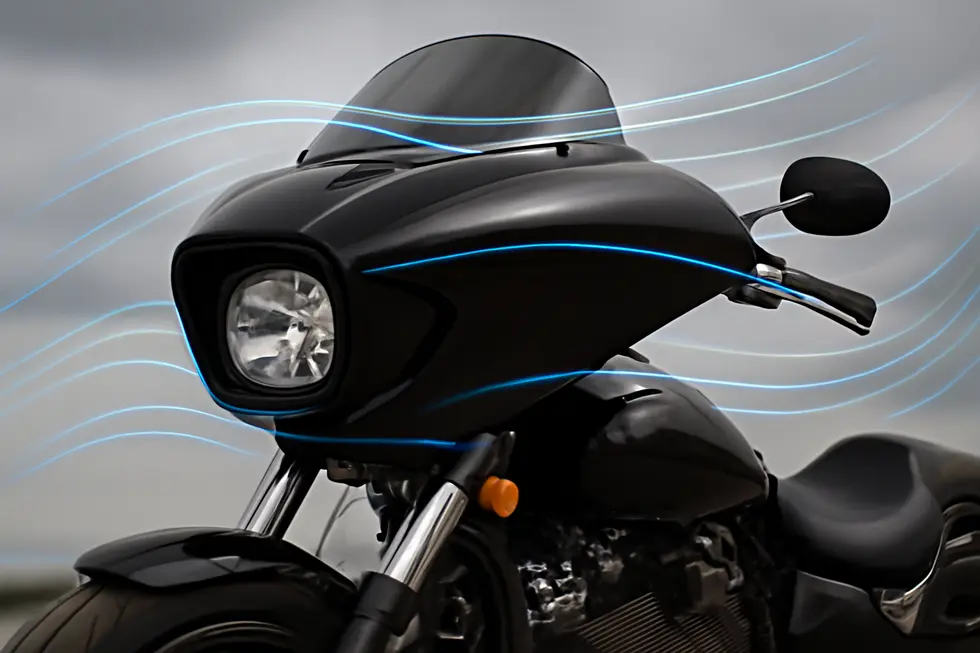 The aerodynamic design of the Dominator FXRT fairing reduces wind resistance to boost rider endurance and motorcycle performance.