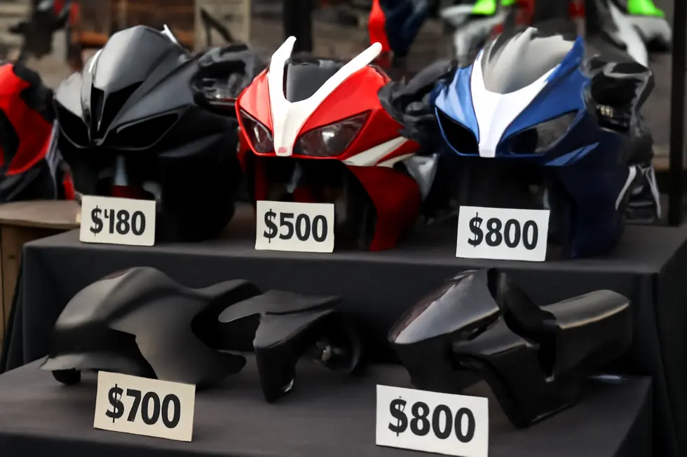 Modern CNC machining and injection molding processes produce durable ABS and PP motorcycle fairings in Chinese factories.