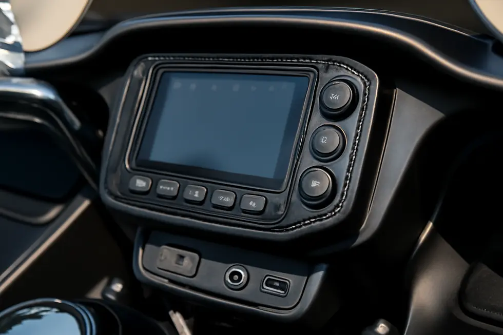 Detailed view of key technical aspects of a premium motorcycle fairing radio tailored for rider durability and functionality.