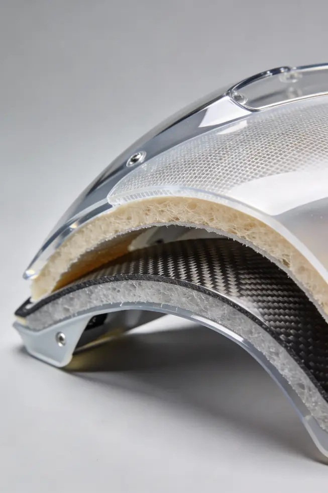 Full fairing shown in a wind tunnel diagram, illustrating drag reduction and high-speed stability.