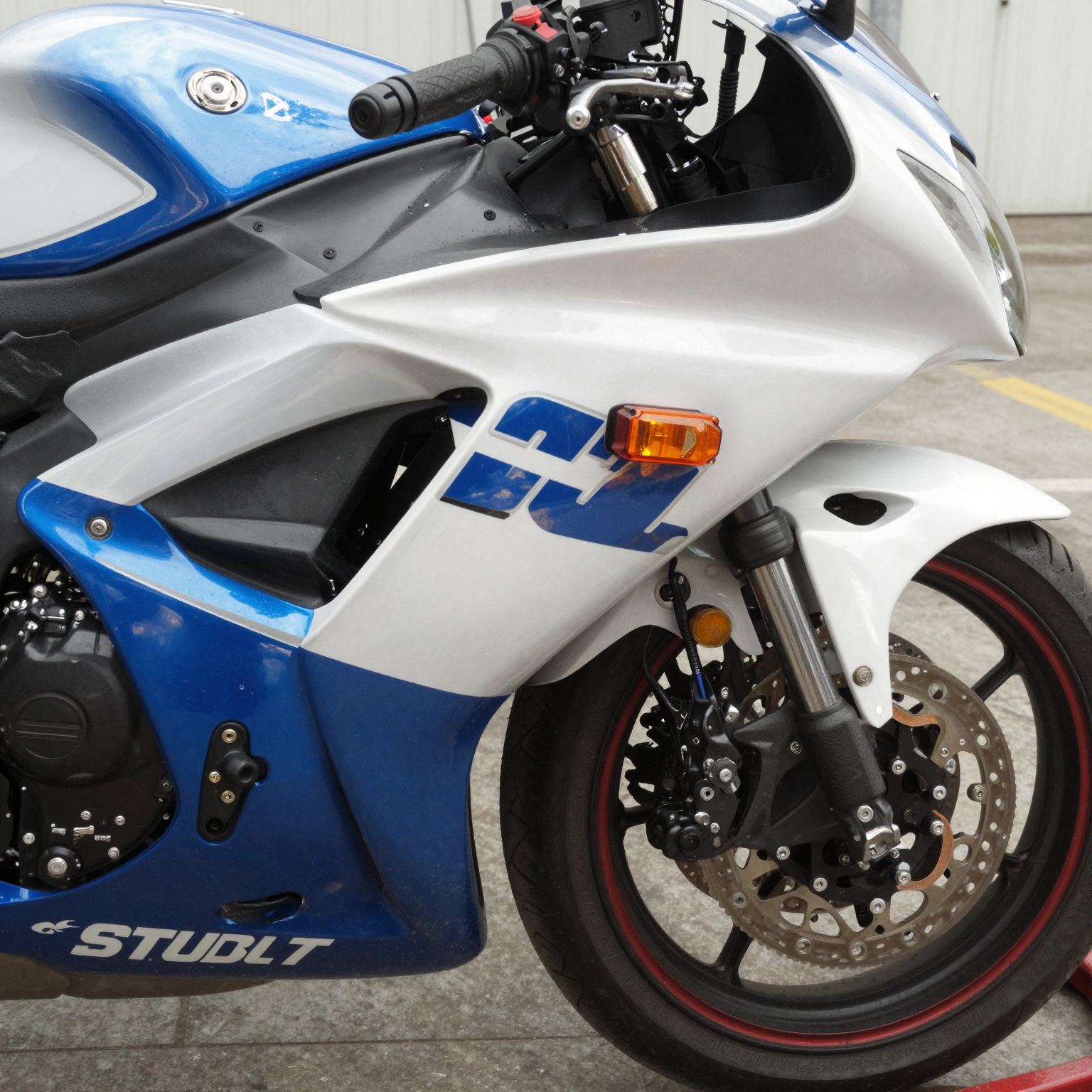 Installation of Fairing Bolt Kit on Suzuki GSX-R 600
