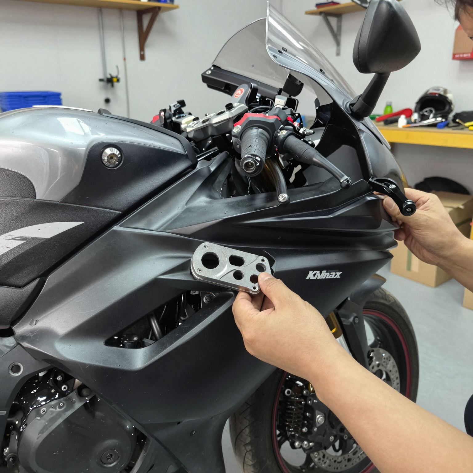 Yamaha R6 Upper Fairing Installation